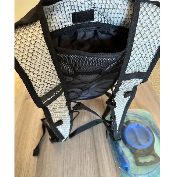 MUBASEL Gear-Camel Pack (NWOT) - Picture 6 of 13